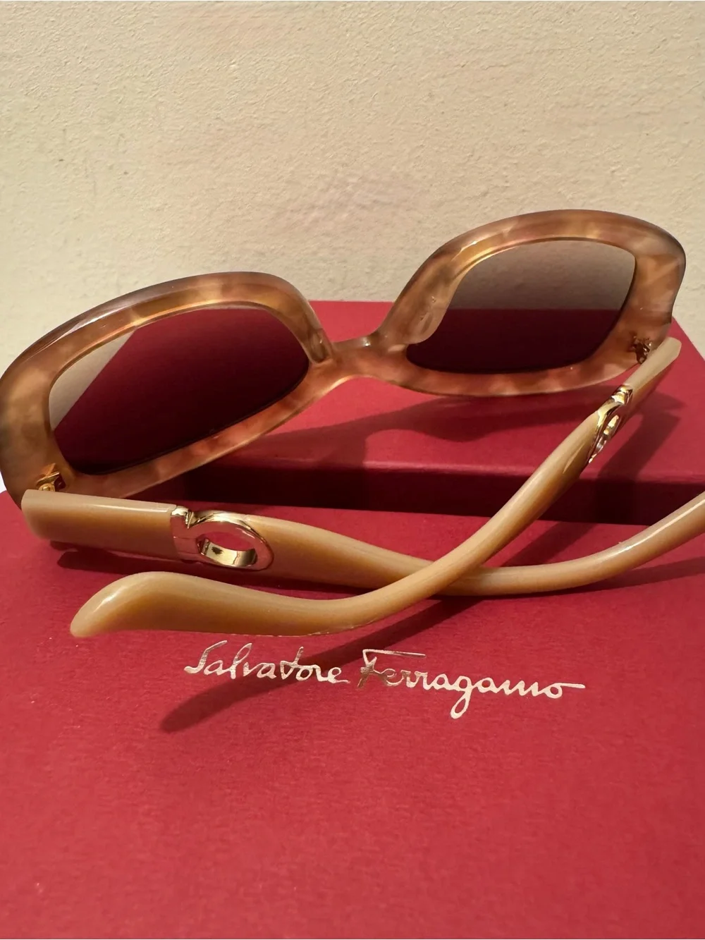 NWT Salvatore Ferragamo SF728S Rose Marble Sunglasses Full Set Made in Italy